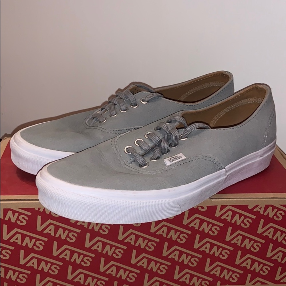 Vans Authentic Core Classics WOMENS: 10.5 MENS: 9